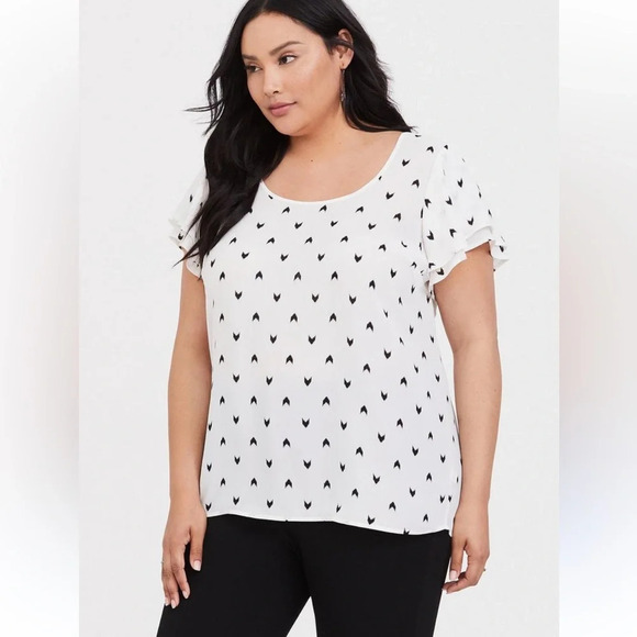 Torrid White Flutter Sleeve Blouse Black Chevron Pattern Flattering Flowy Modern - Picture 1 of 11